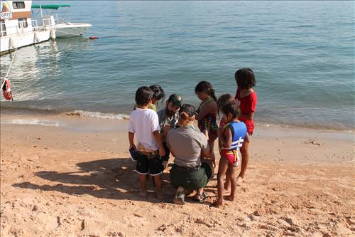 Lake Rangers contacting visitors at Lake Powell