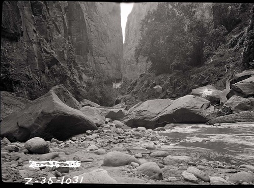 Boulders in Virgin River, Narrows Trail.
