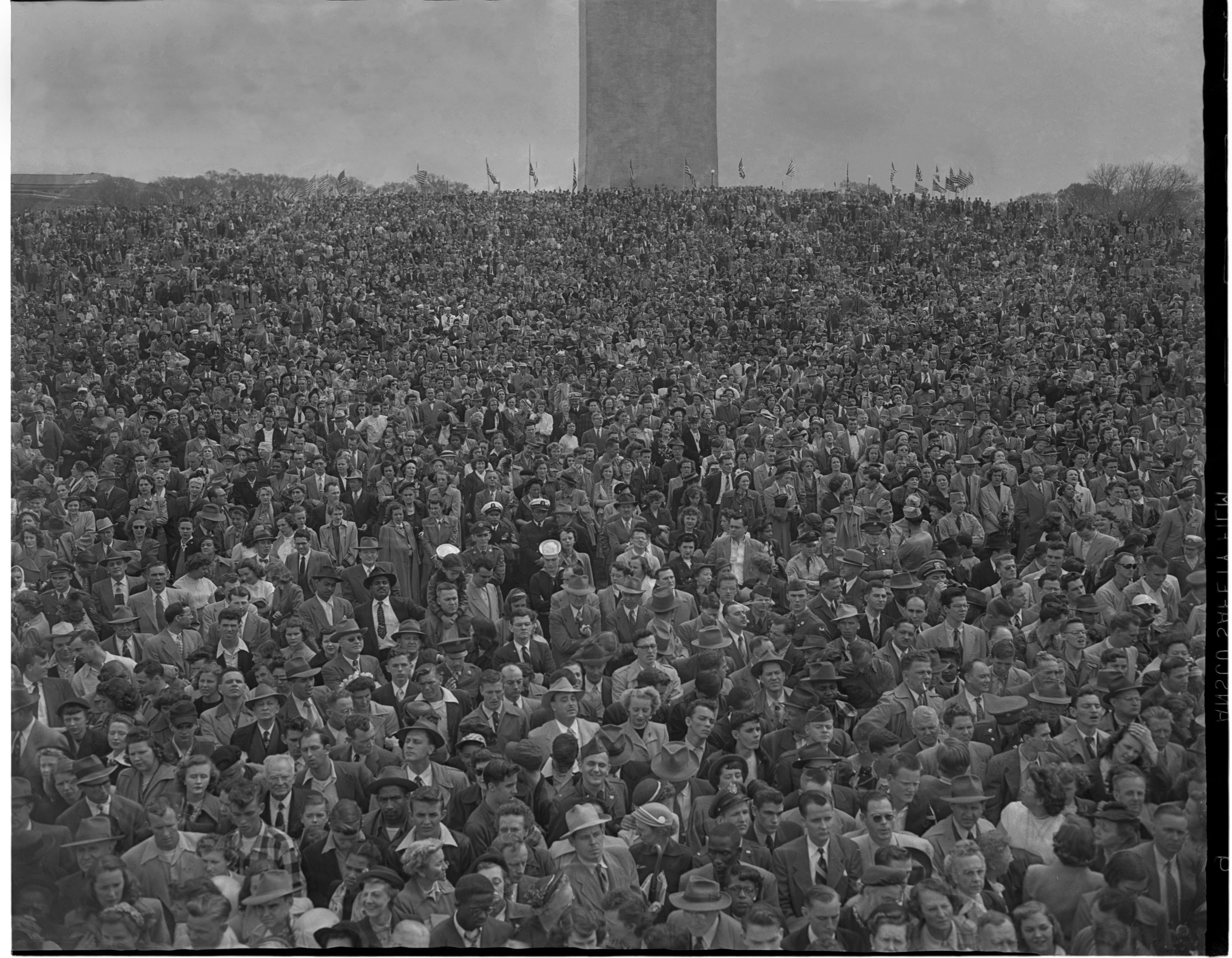 Huge Turn Out for MacArthur's return