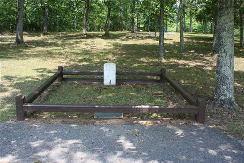 Images of Major Lemuel Montgomery's grave site at Horseshoe Bend NMP