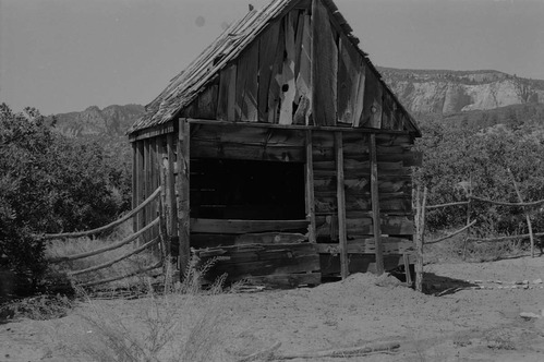 Building structures in Hop Valley.