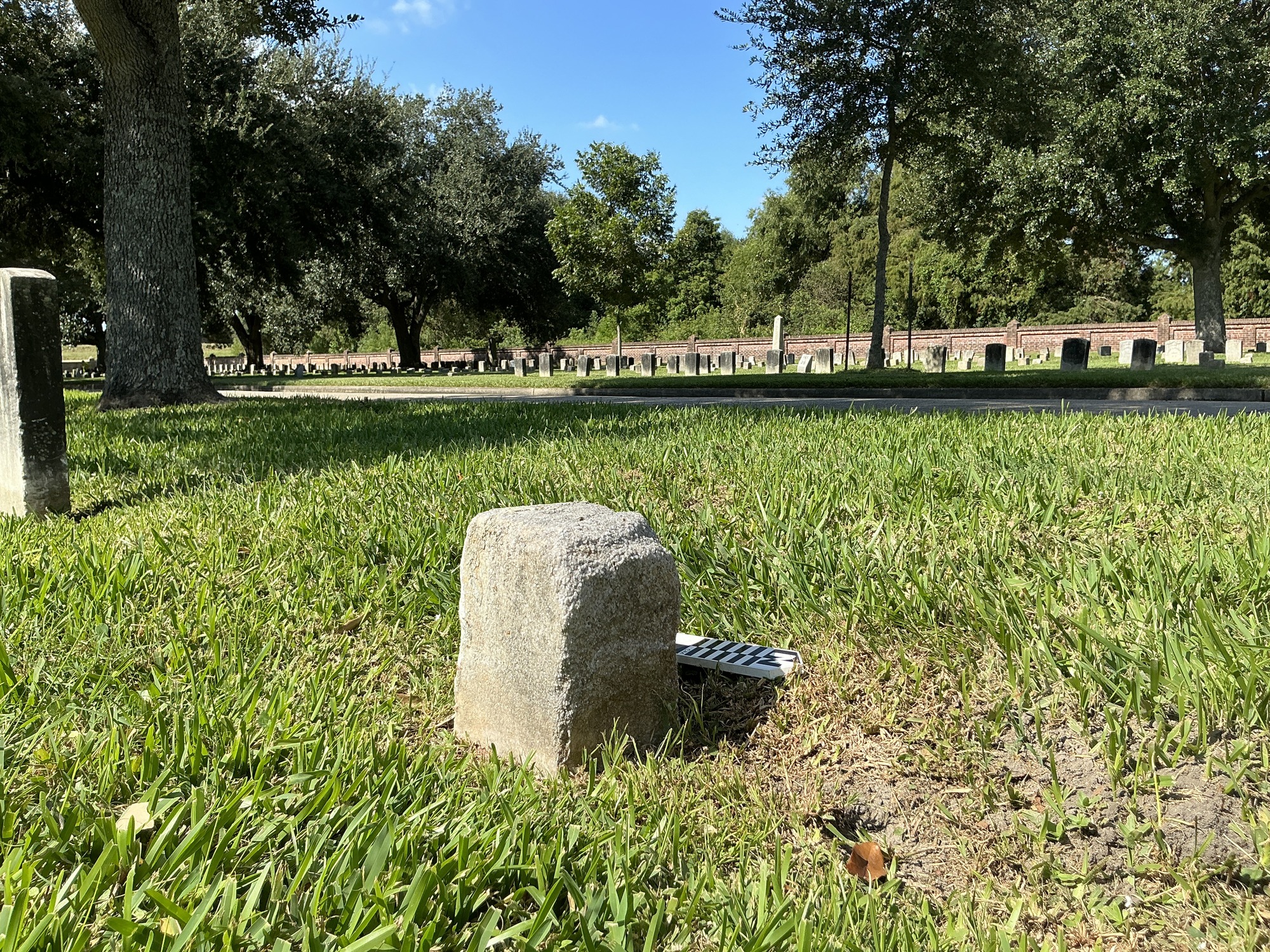 Extra image of flat marble marker