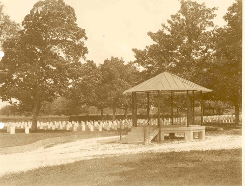 Photo of bandstand taken in early 20th century.