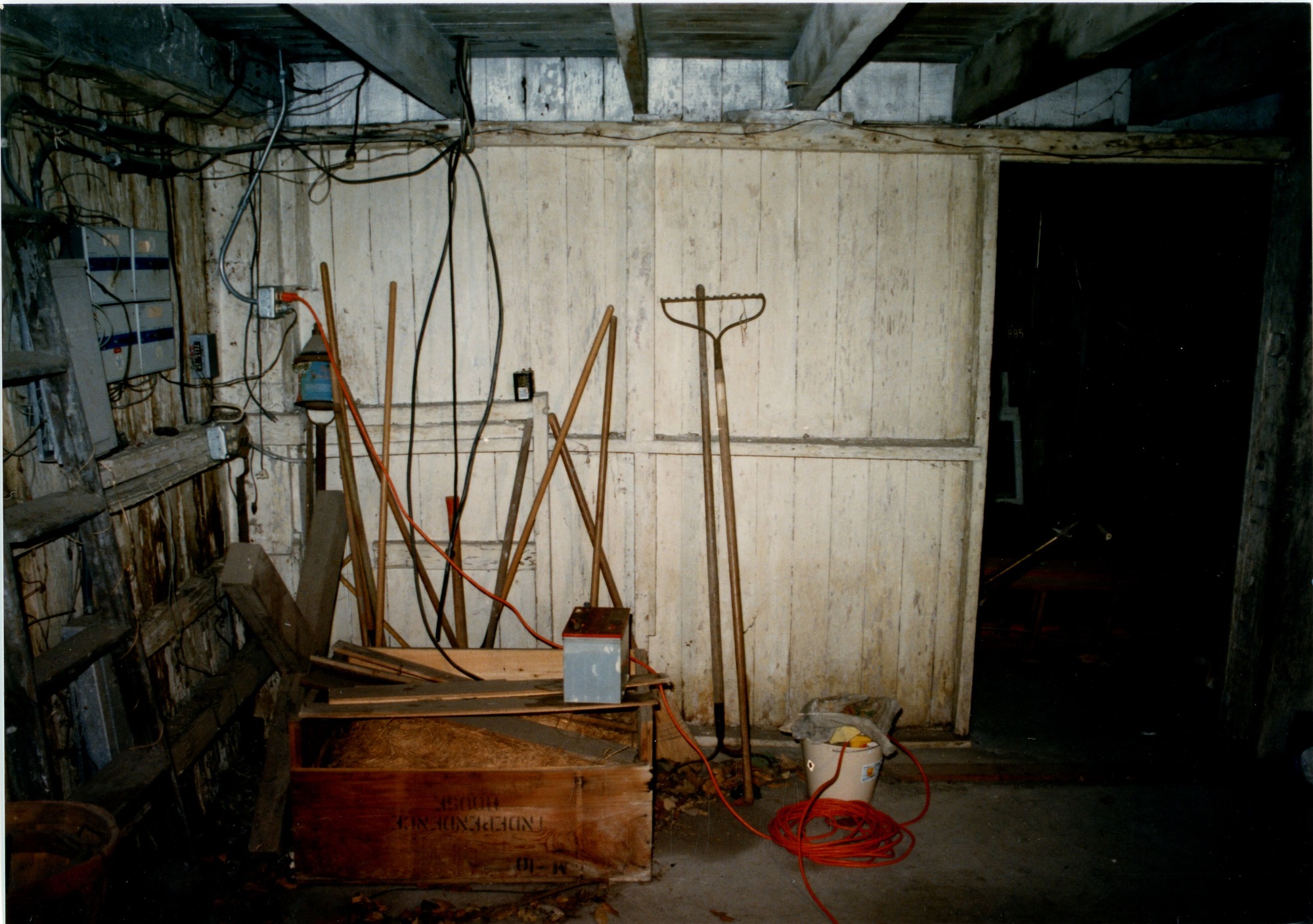 HS-2: east bay- SW corner