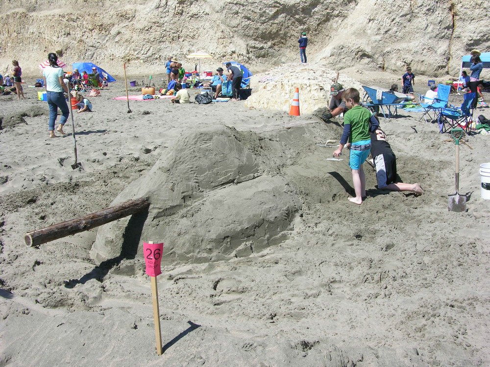2014 Sand Sculpture Contest: Adult/Family Group Entry #26: Captain Nemo's Sub, by Goray family