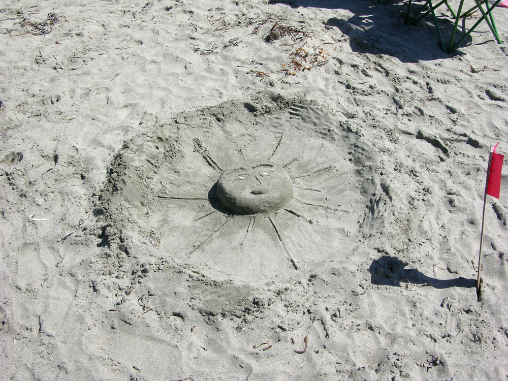 2014 Sand Sculpture Contest: Adult/Family Group Entry #33: Sun, by the Le family