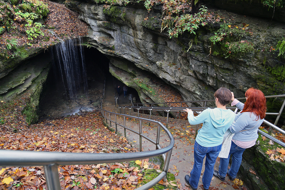 People walking down a staircase into the Historic Entrance of Mammoth Cave