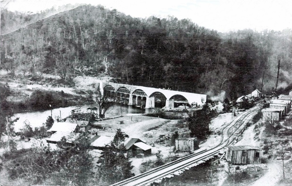 When Yamacraw Bridge was constructed it was the largest concrete bridge of its kind.