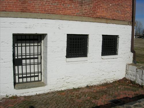 Repaint Metal Surfaces Project - Fort Smith National Historic Site 2012