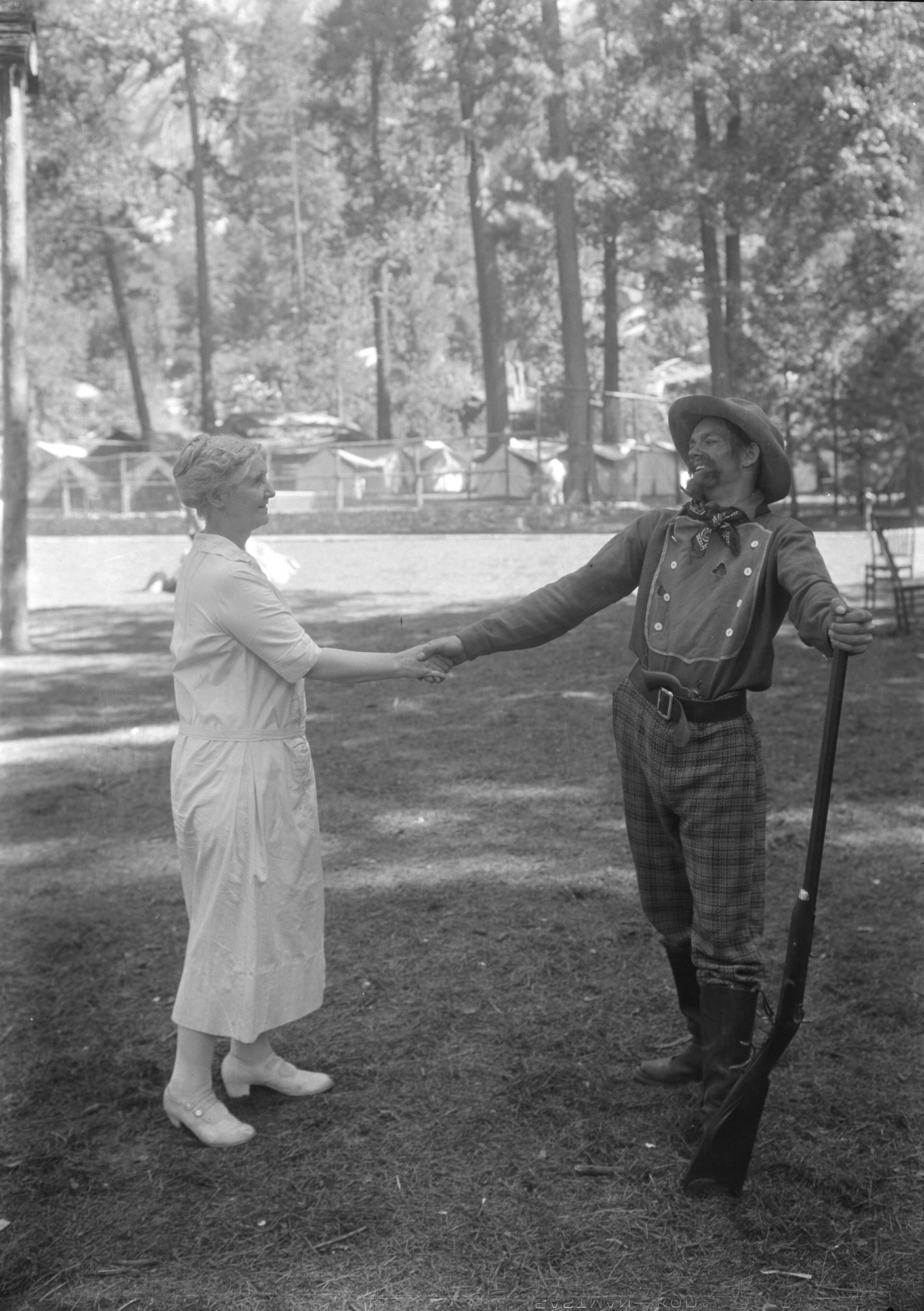 Mrs. D.A. Curry meets a pageant player.