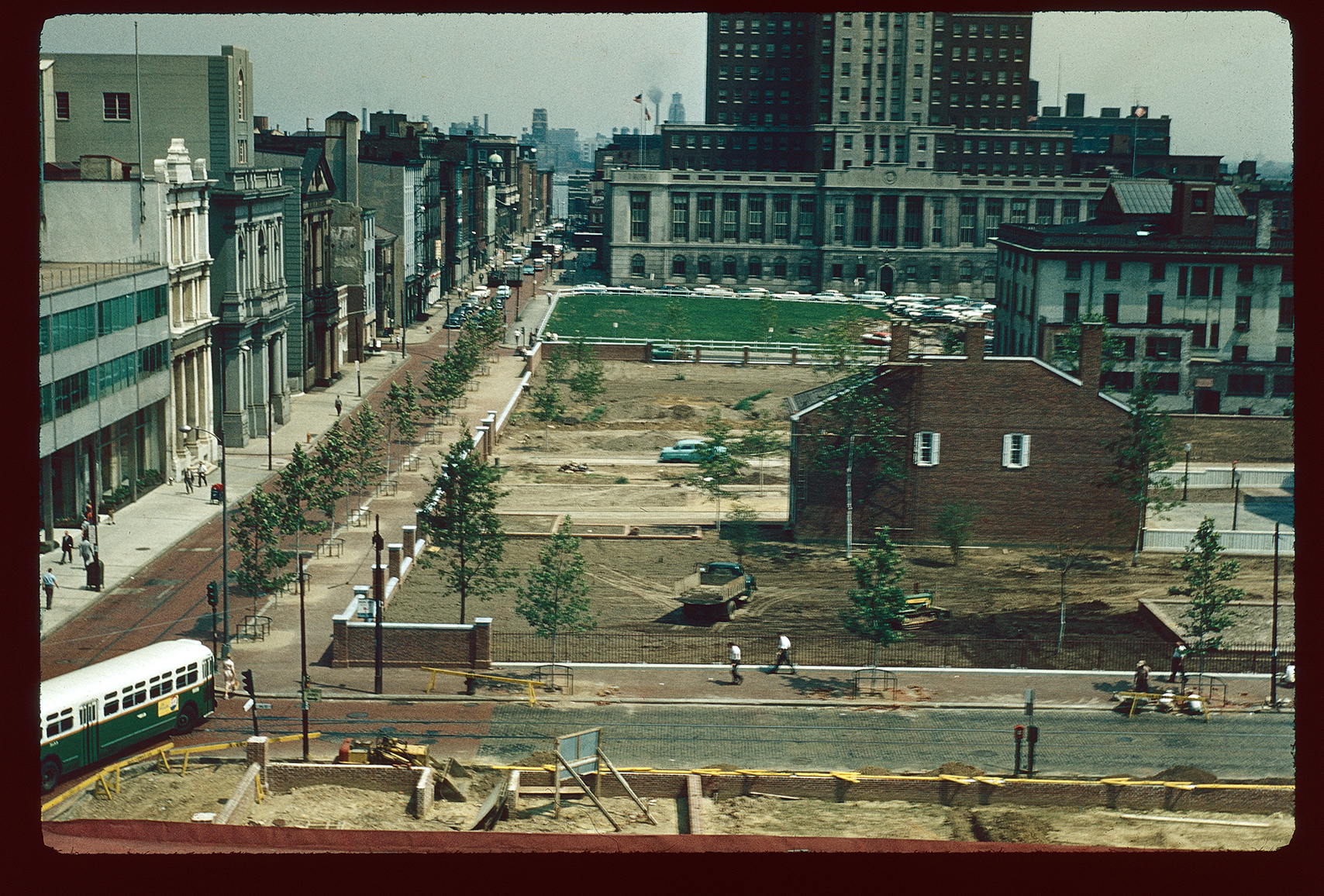 Chestnut Street East of Fourth Landscaping