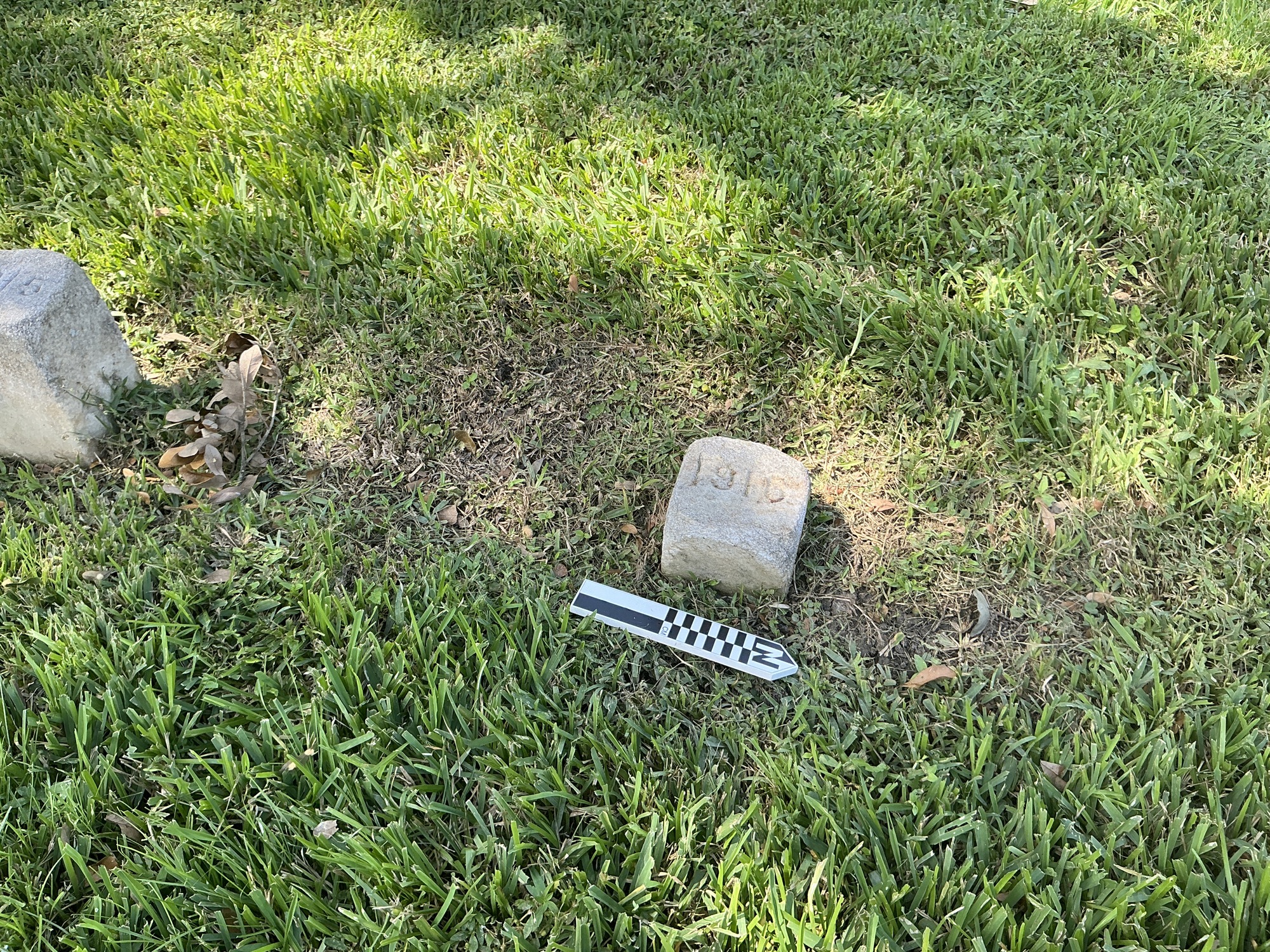 Extra image of flat marble marker