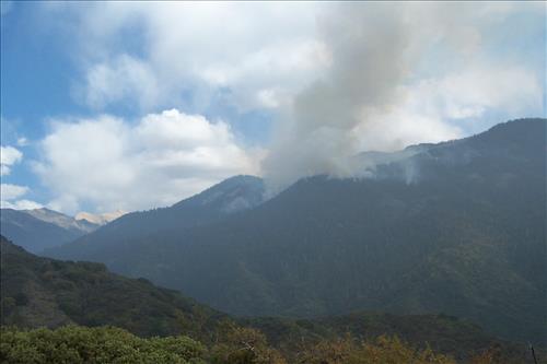 Smoke columns and smoke dispersal patterns from Tar Gap Prescribed Fire, Sequoia and Kings Canyon National Parks, fall 2002