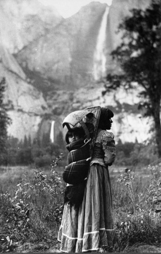 Sadie & Suzie McGowan, Mono Lake Paiute. Original in the YNP Collection (glass plate).