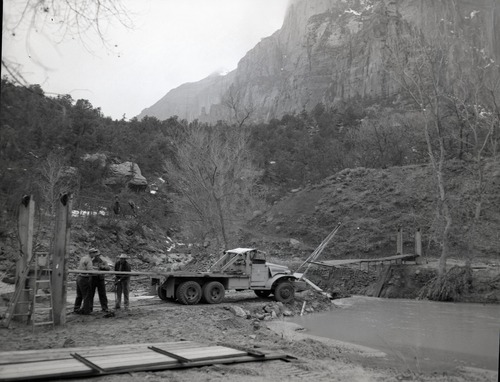 Construction of suspension footbridge at Birch Creek near the Court of the Patriarchs.