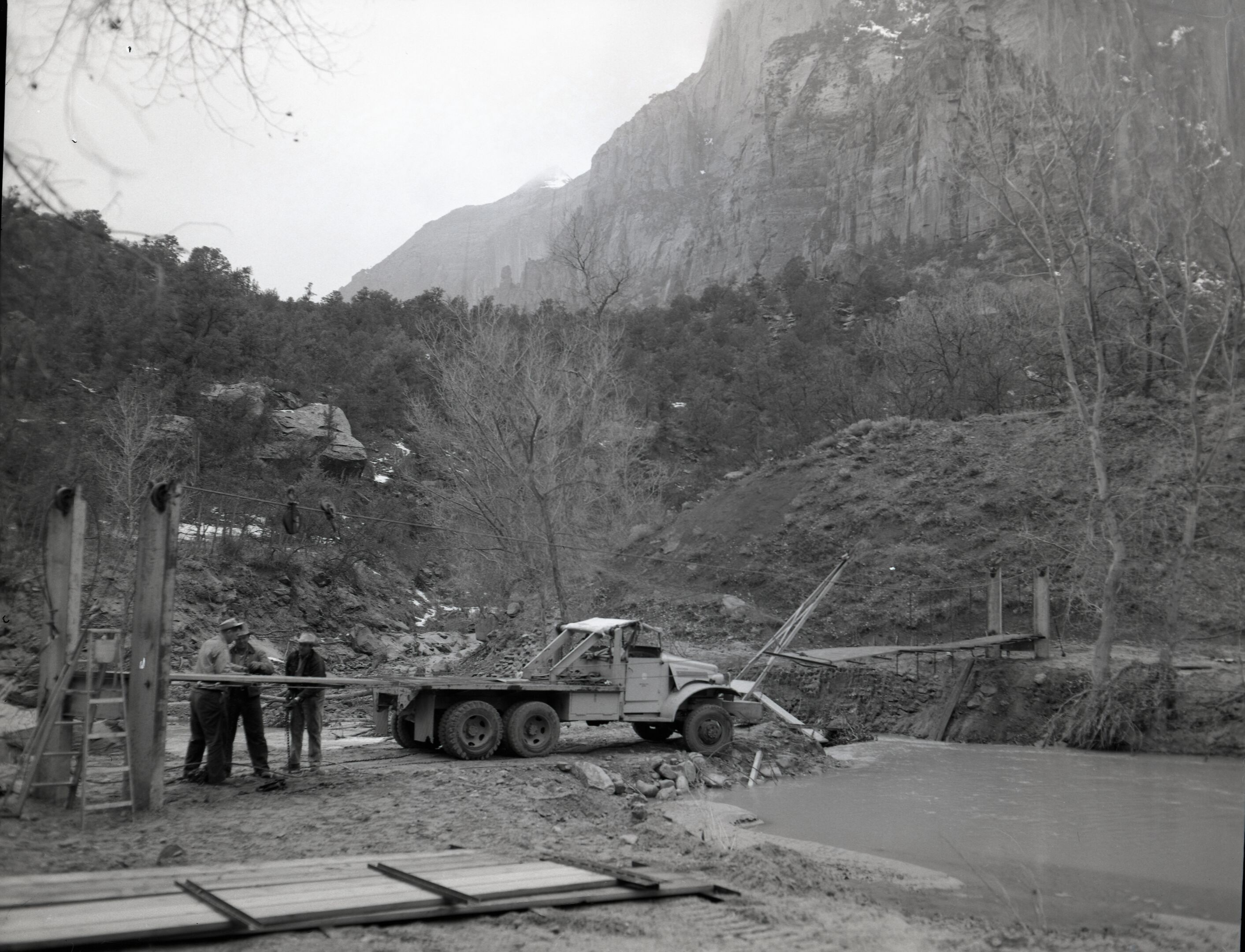 Construction of suspension footbridge at Birch Creek near the Court of the Patriarchs.