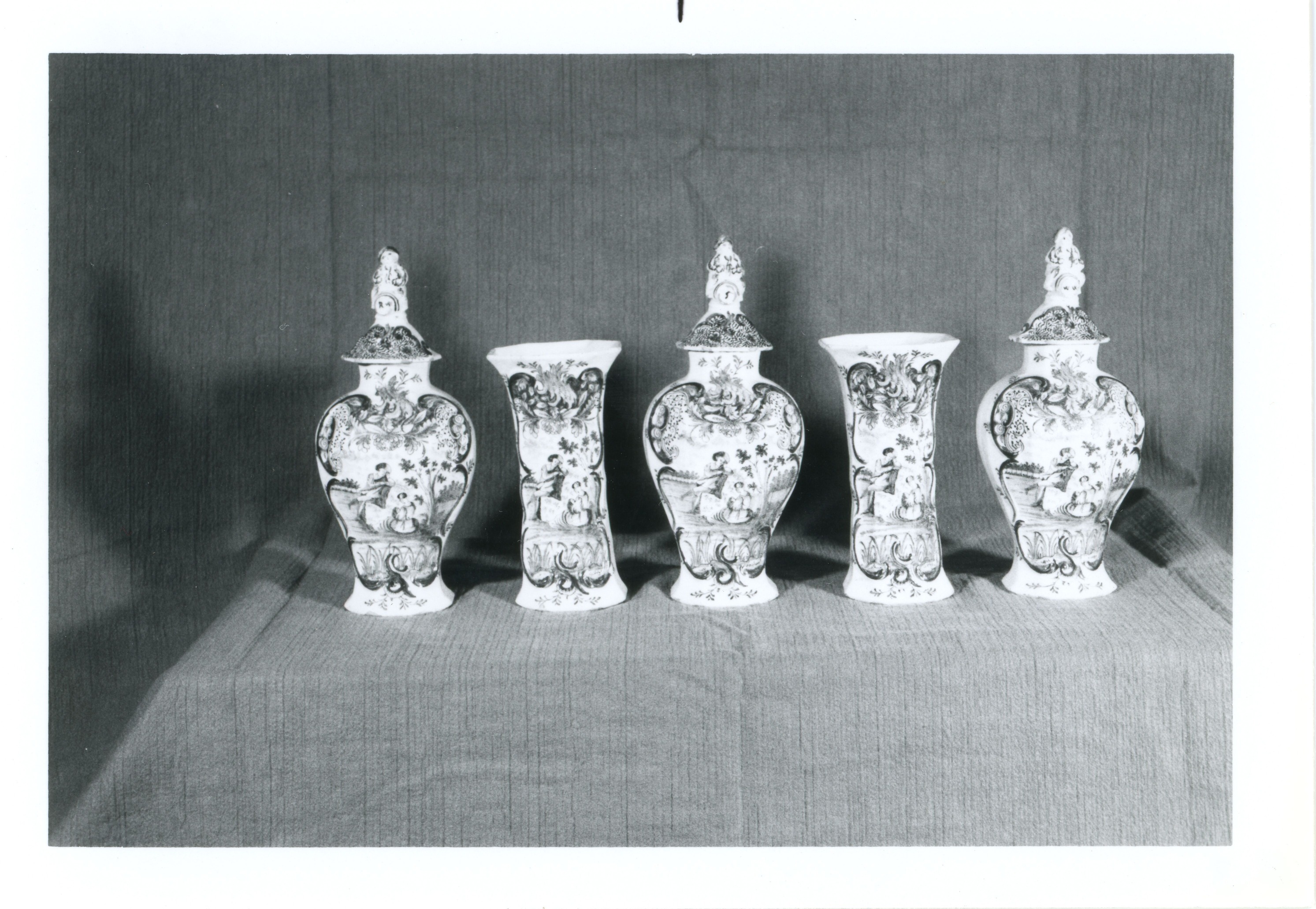 5 piece Garnitur set in living room of HSTR front #1486-1490