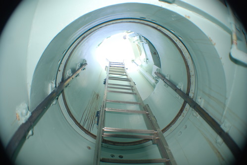 Looking up the Personnel Access Hatch.