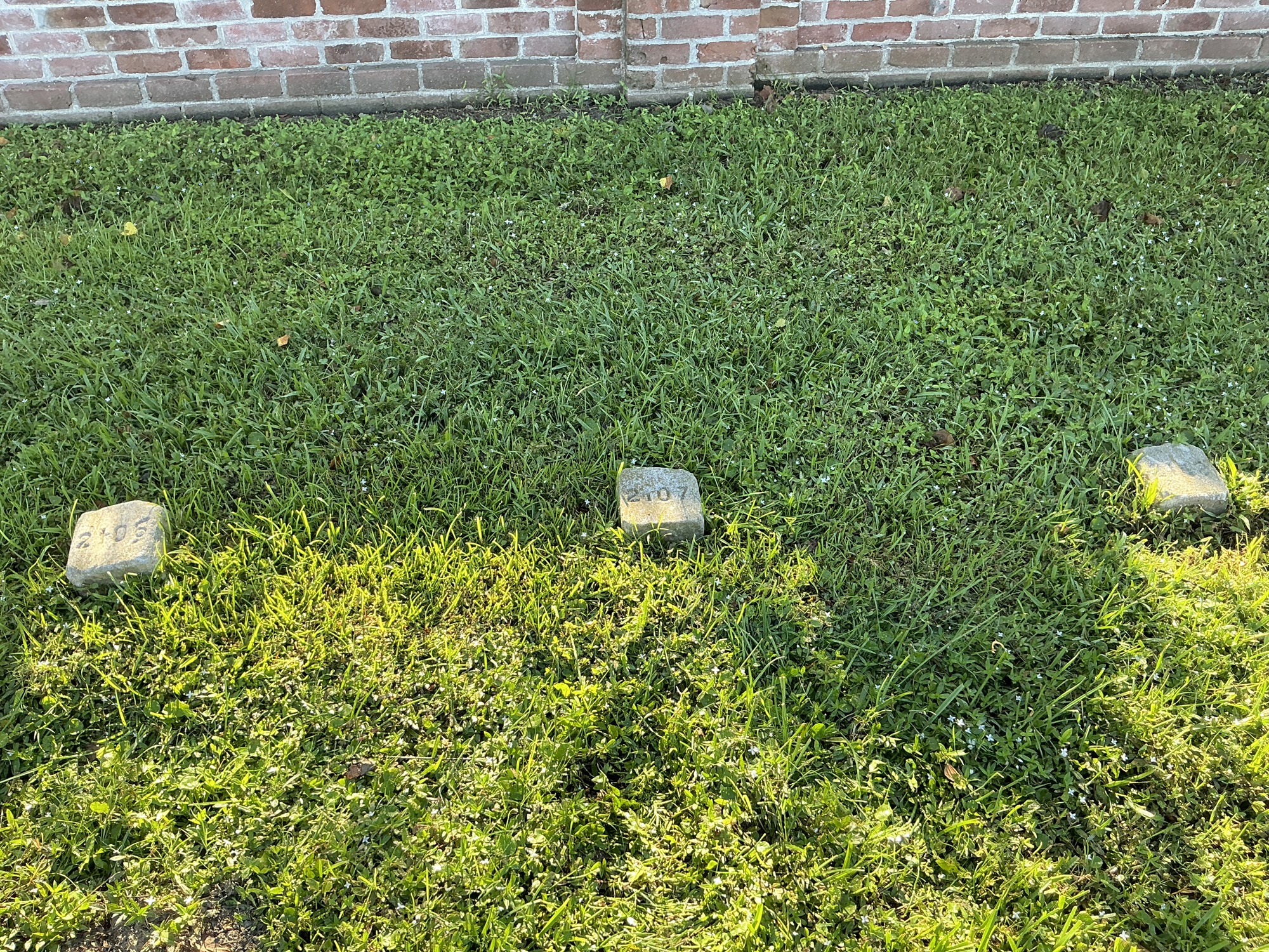 Extra image of flat marble marker