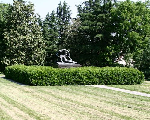 Kirkland Monument