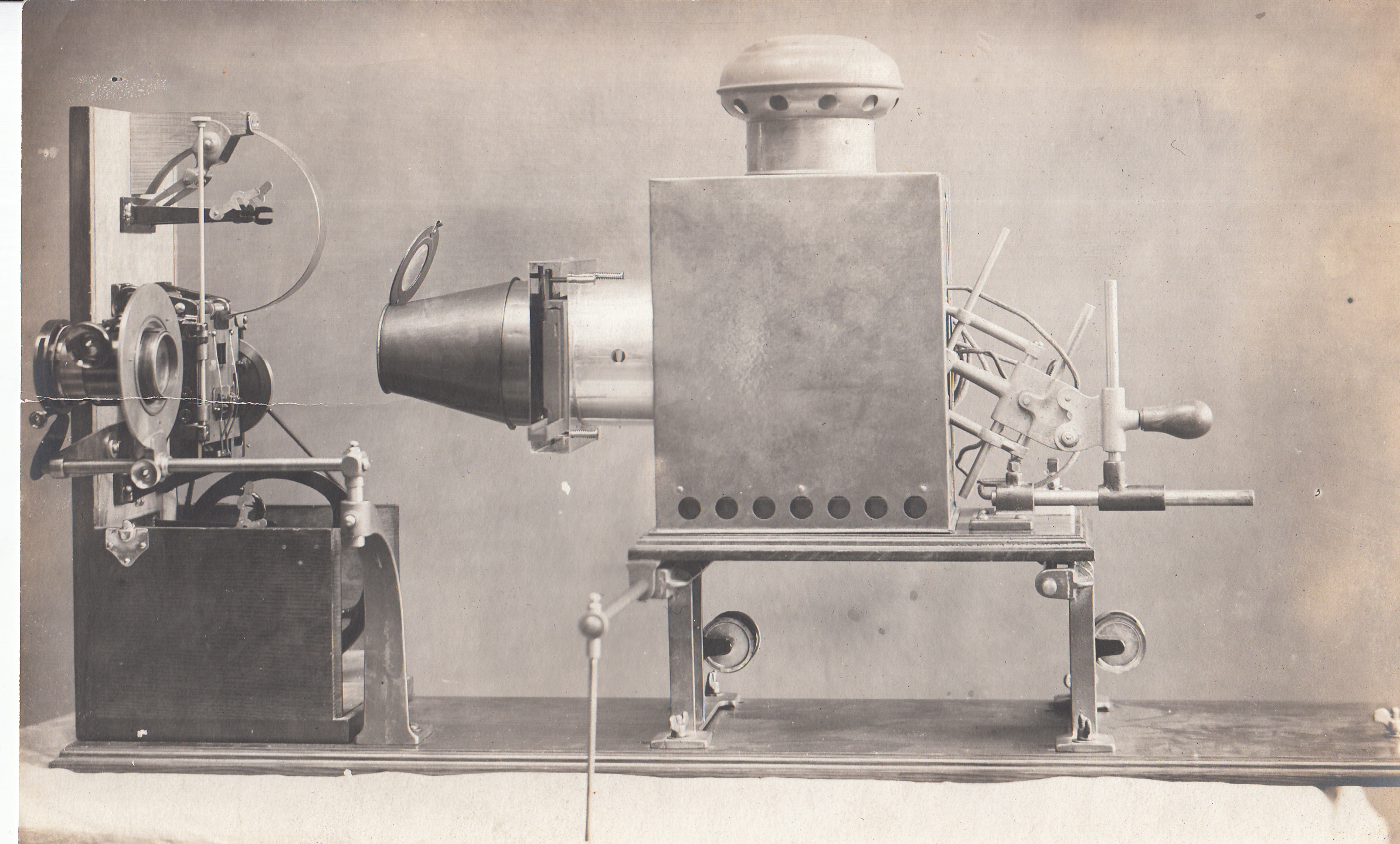 Edison projecting kinetoscope, reel type.
