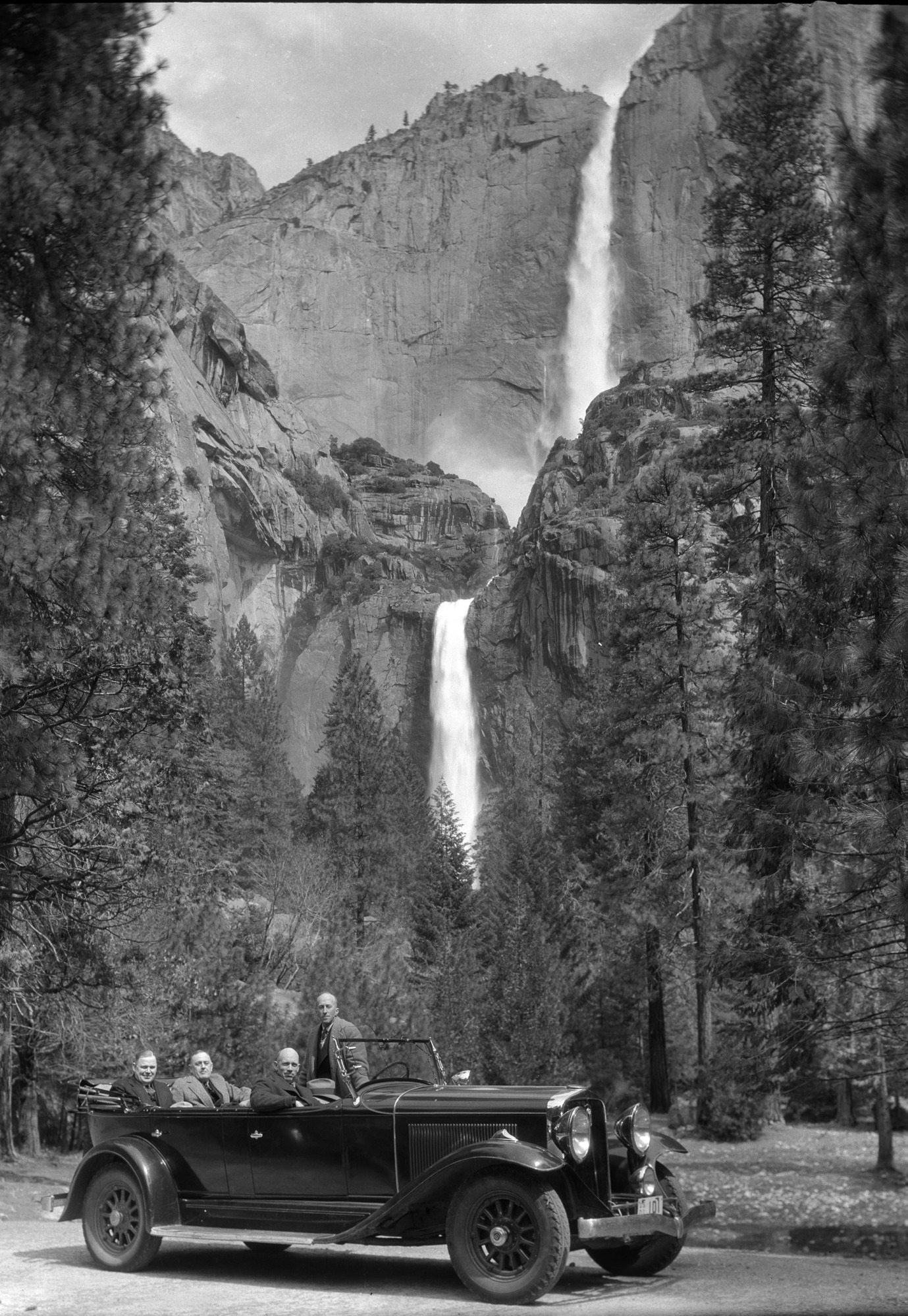 Special Asst. Treasury Harold Graves (front seat)