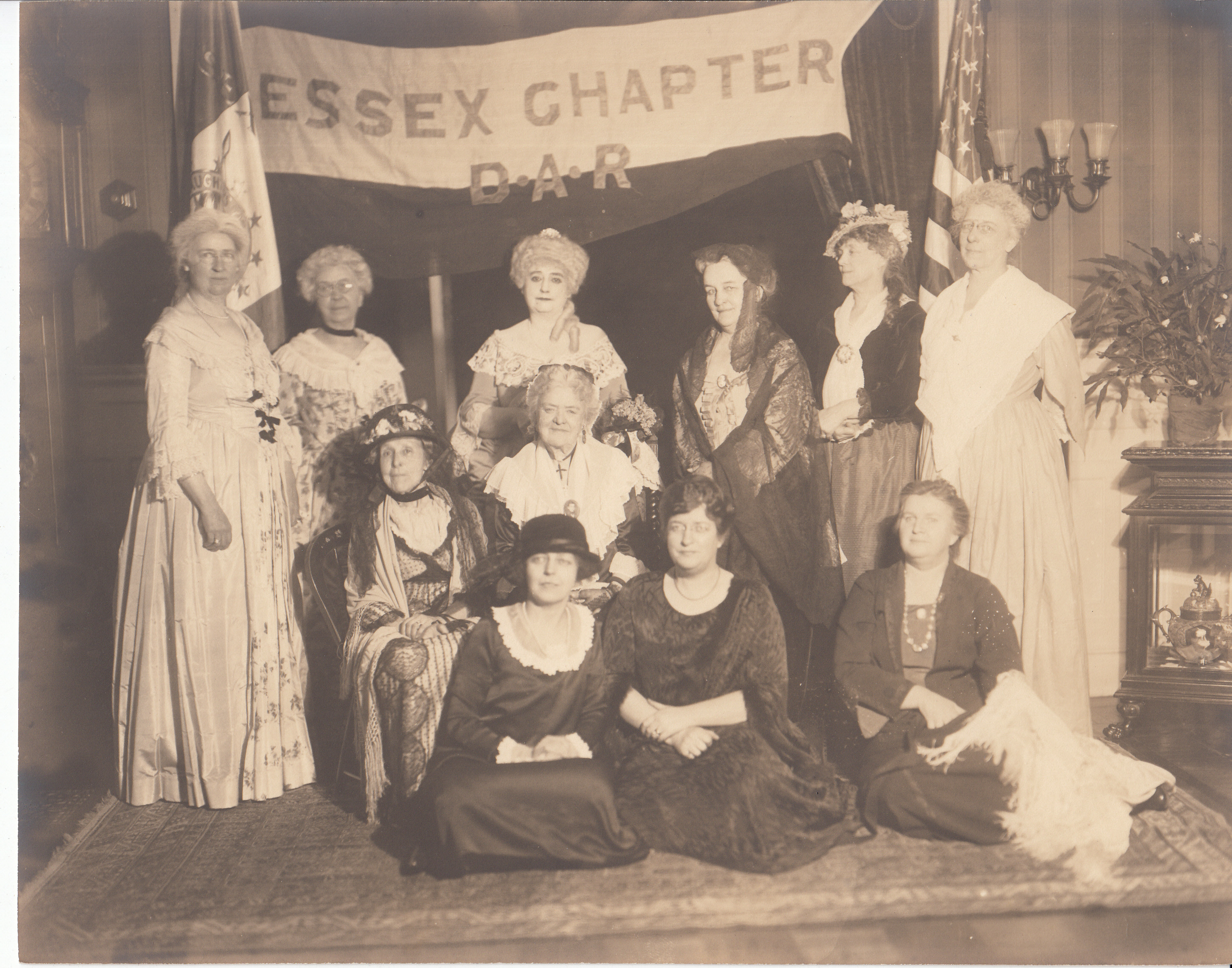 Mina Edison with Daughters of the American Revolution, Essex chapter, at Glenmont.