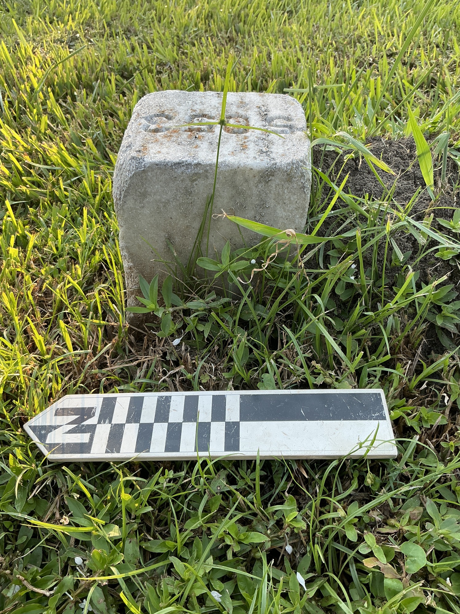 Extra image of flat marble marker
