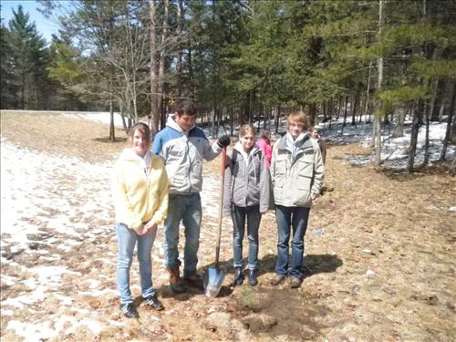 SLBE Benzie Central Earth Day 2011 Students Planting Trees