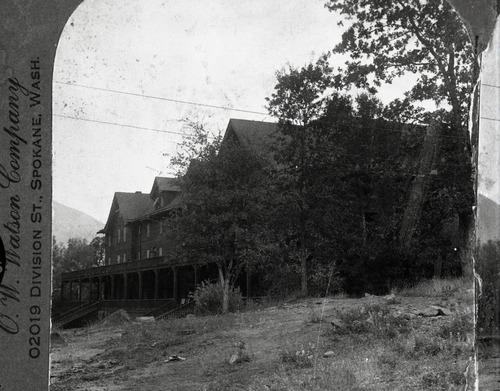 Detail of L. Samus stereo card (RL-16,512). Captioned: "3. Hotel del Portal, California."