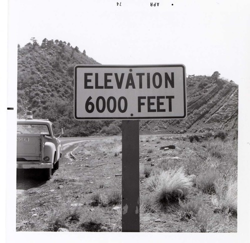Sign reading 'Elevation 6000 Feet' in Kolob Canyon.