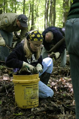 RiverDay trash clean up youth volunteers