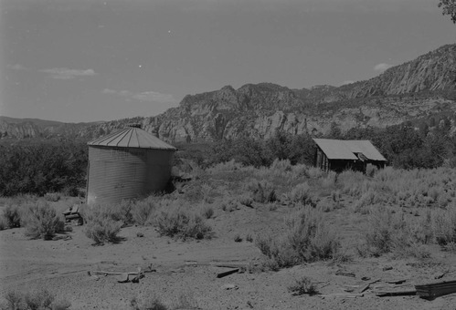 Building structures in Hop Valley.