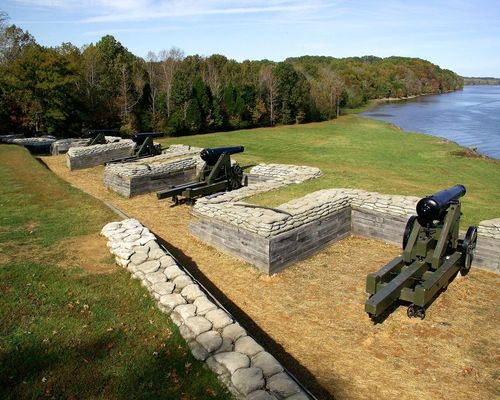 Lower River Battery at Fort Donelson National Battlefield in April 2005