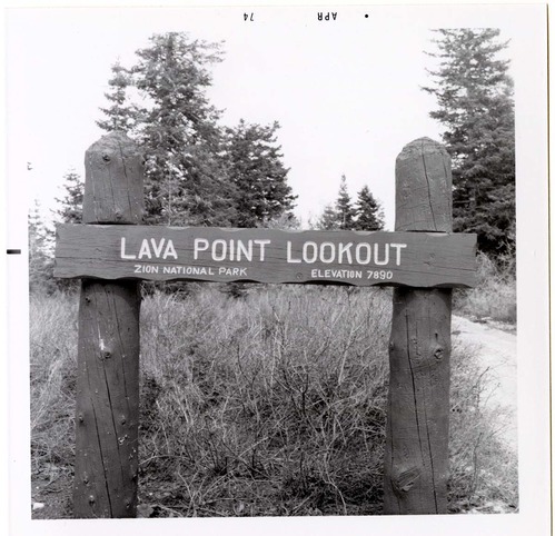 Sign reading 'Lava Point Lookout' in Kolob Canyon.
