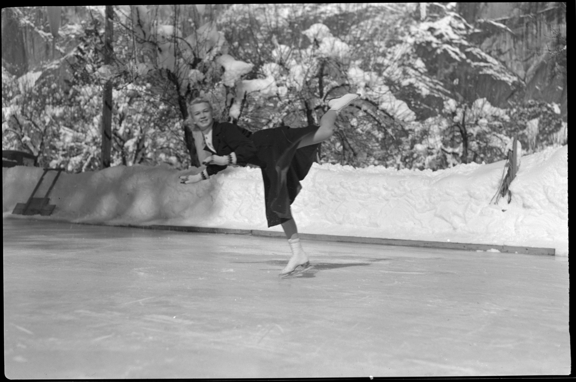 Marily Moen doing a backward spiral