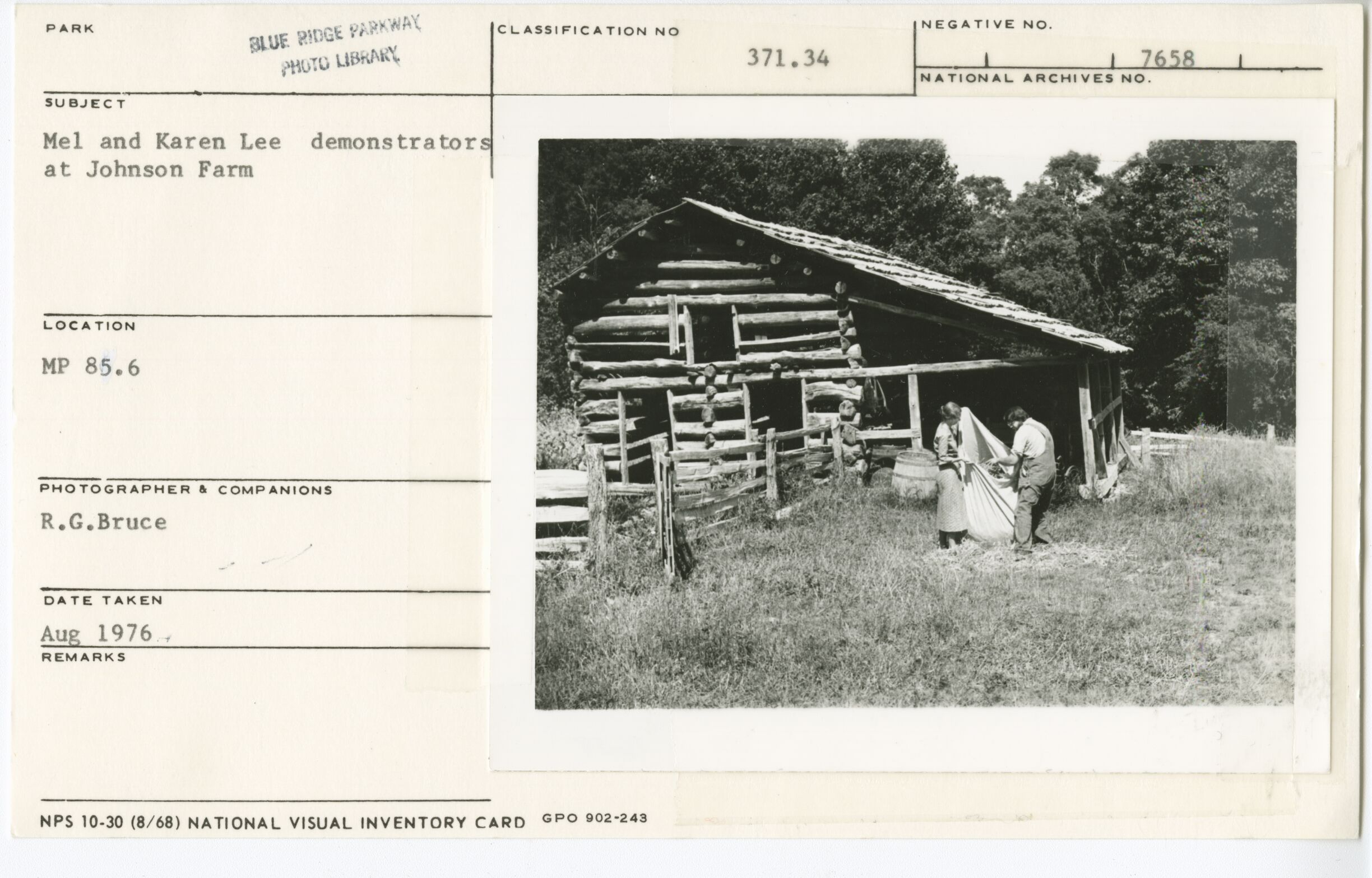 Mel and Karen Lee, demonstrators at Johnson Farm