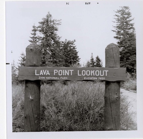 Sign reading 'Lava Point Lookout' in Kolob Canyon.