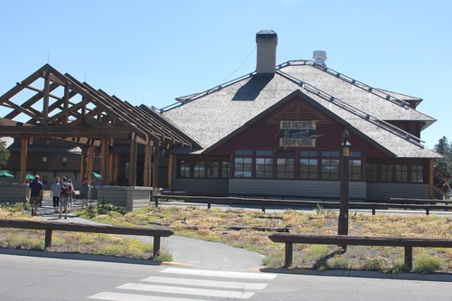 Old Faithful Snow Lodge, front of building