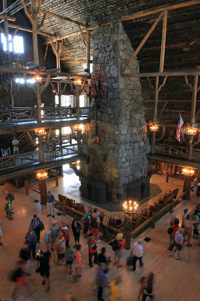 Old Faithful Inn, lobby