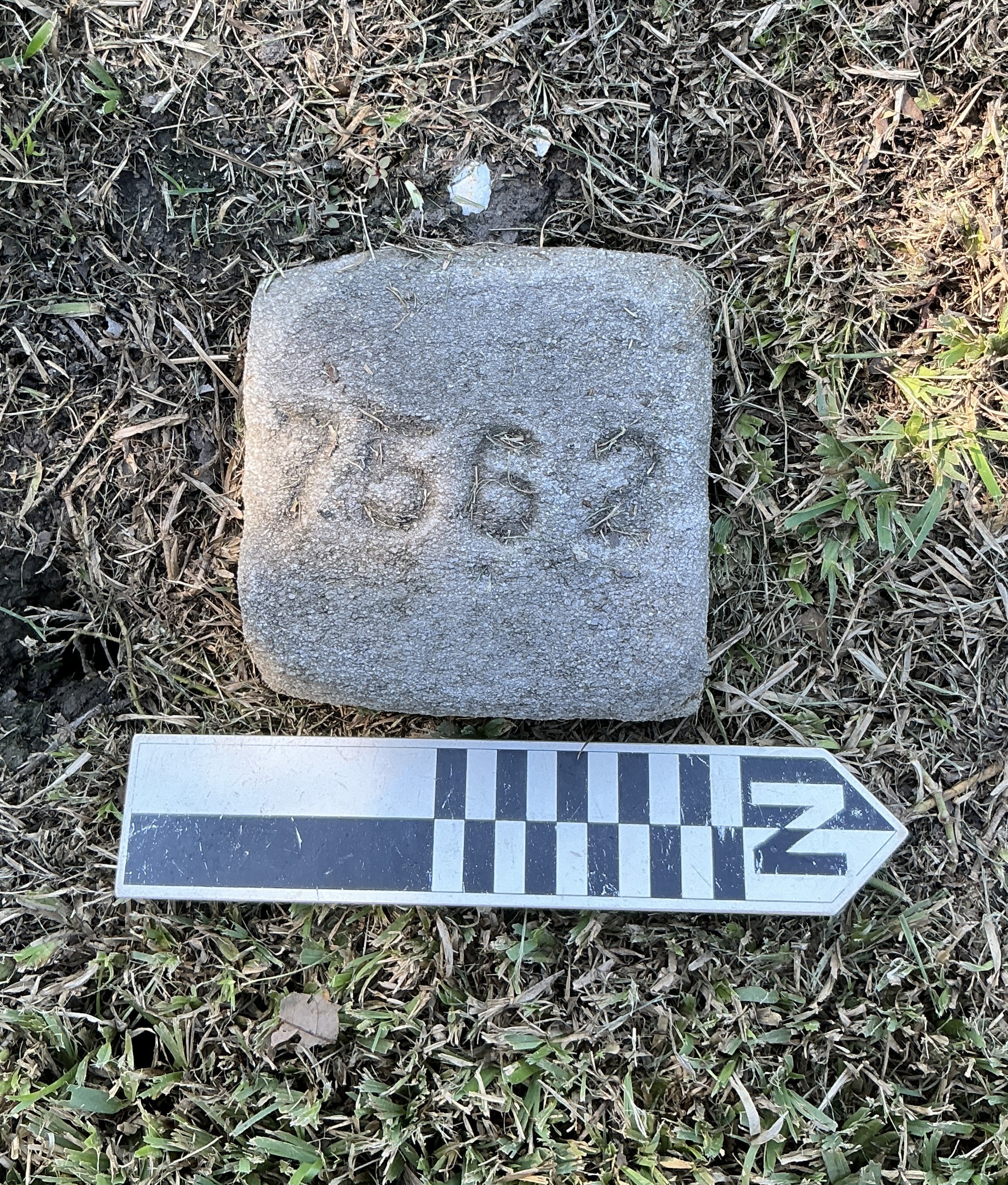 Extra image of flat marble marker