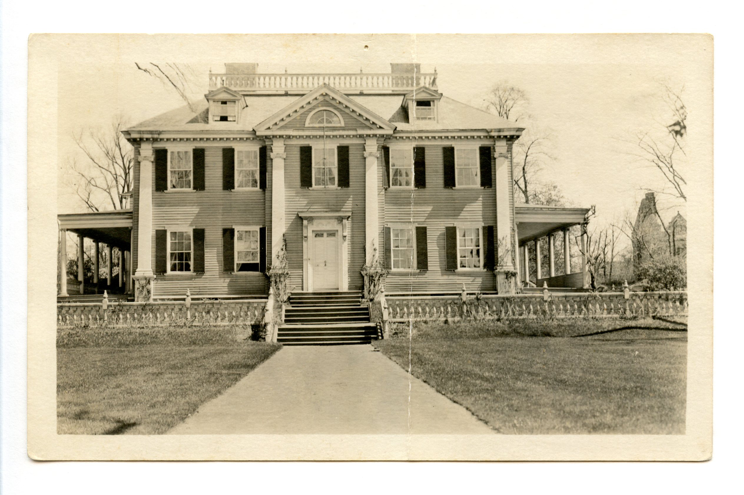 Black and white photograph of Georgian mansion.