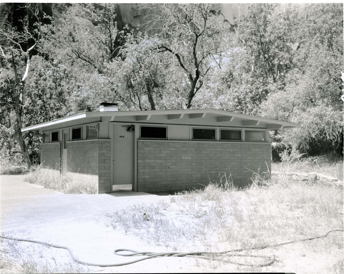Comfort station, Temple of Sinawava.