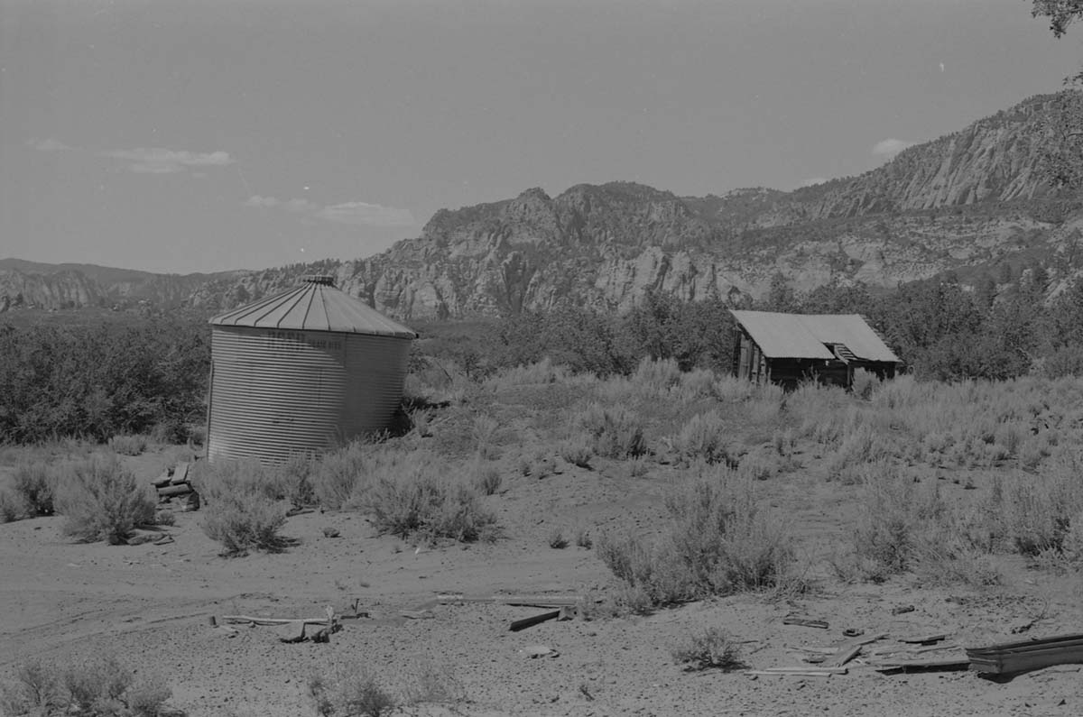Building structures in Hop Valley.