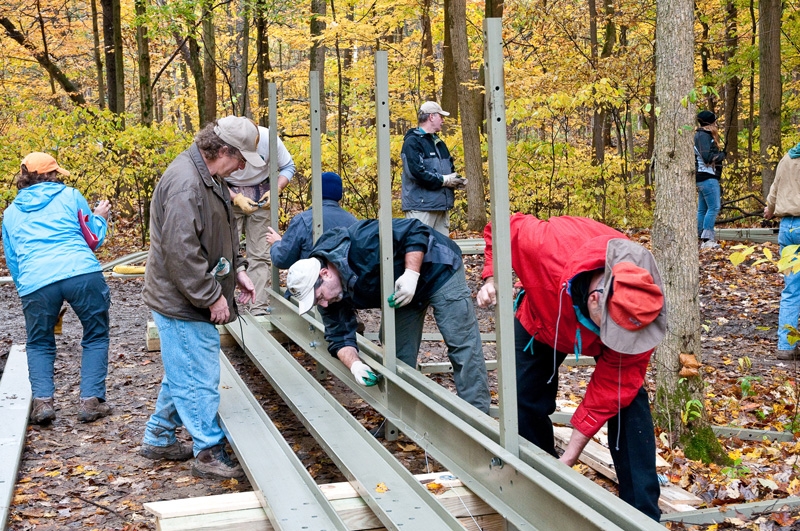 Assembling a bridge section