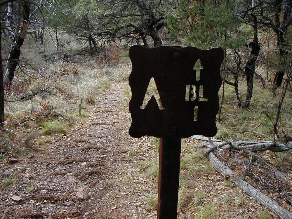 Trail sign to BL1