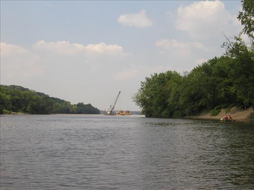 Construction of river channel closing structure in the Mississippi NRRA