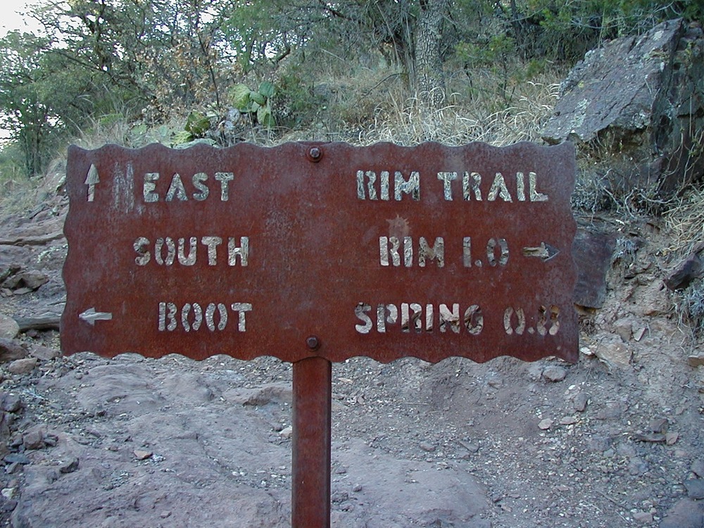 Northeast Rim Trail junction sign