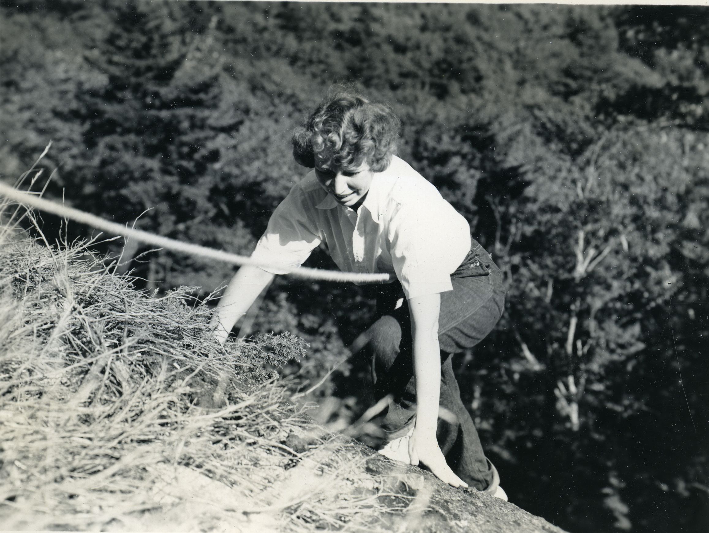ROCK CLIMBING -A TIGHT SPOT ON SOUTH BUBBLE