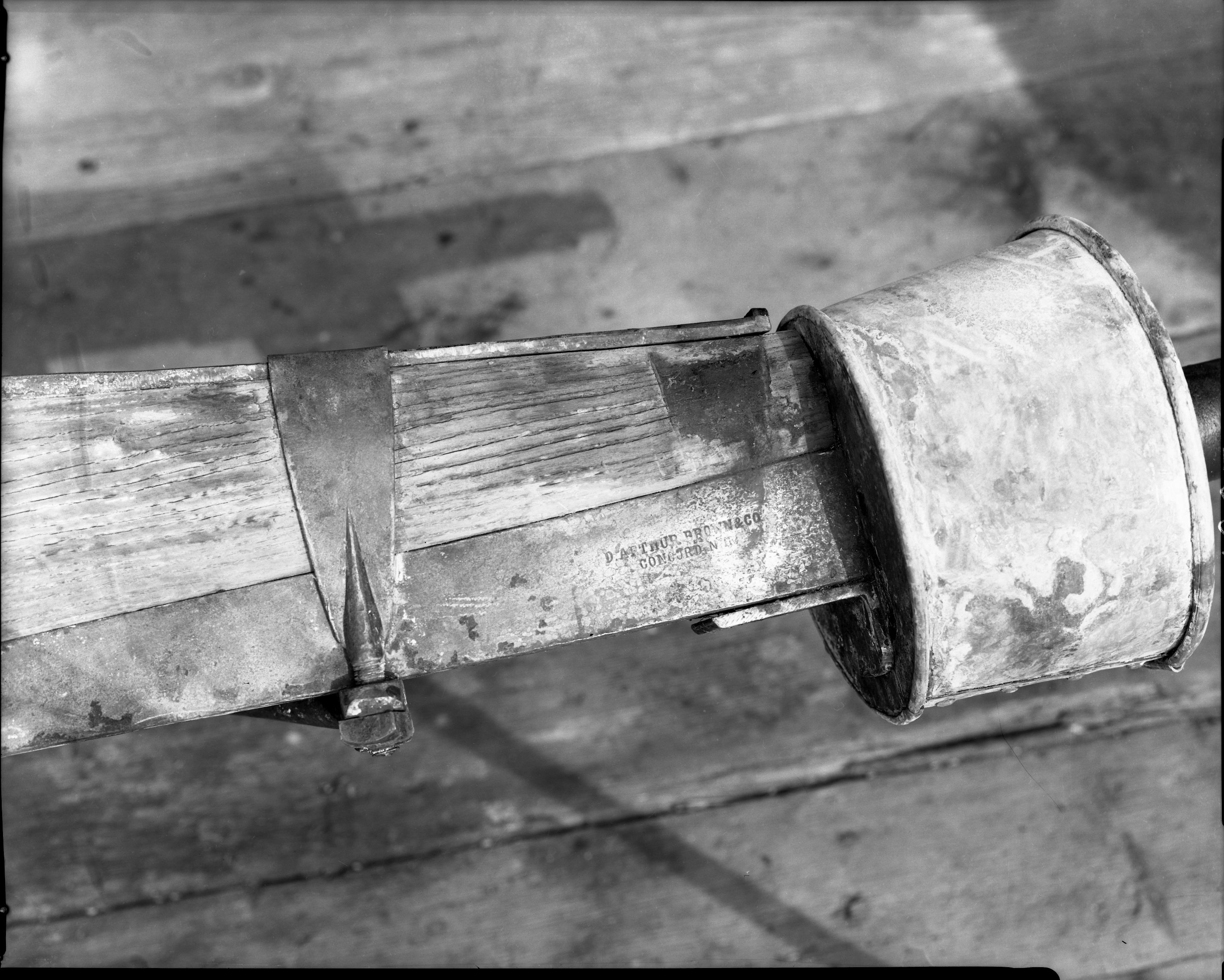 Axle and sand cup of Mahta.